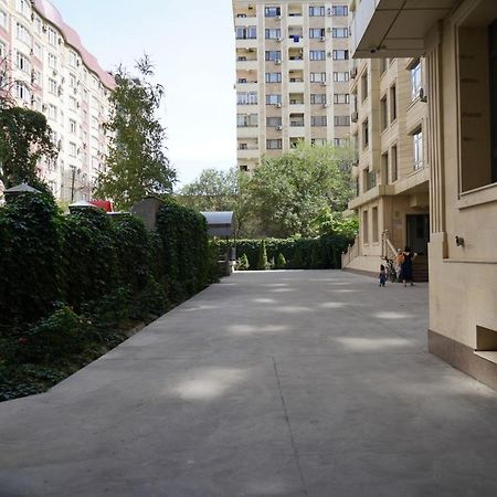 Nice And Comfortable Apartment In The Downtown Of Bishkek Esterno foto