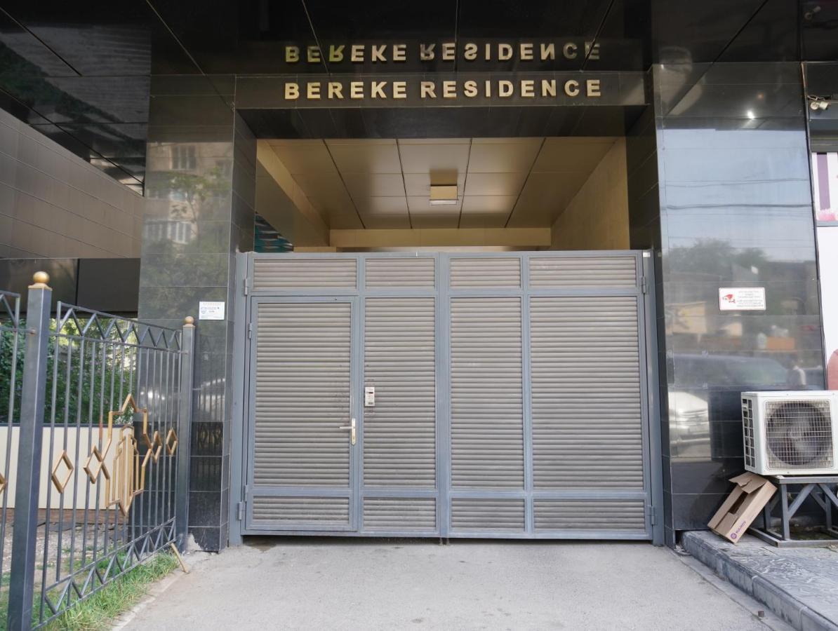 Nice And Comfortable Apartment In The Downtown Of Bishkek Esterno foto