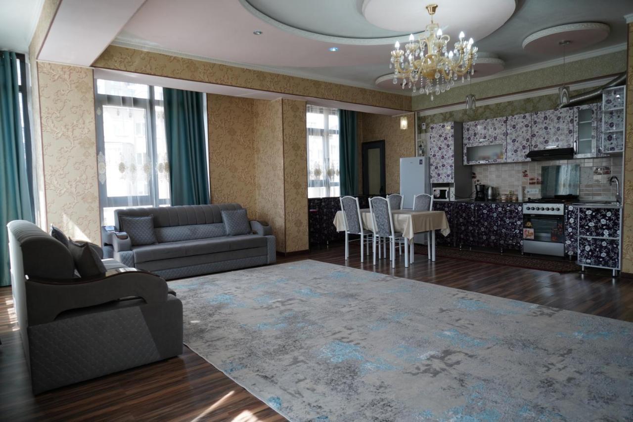 Nice And Comfortable Apartment In The Downtown Of Bishkek Esterno foto